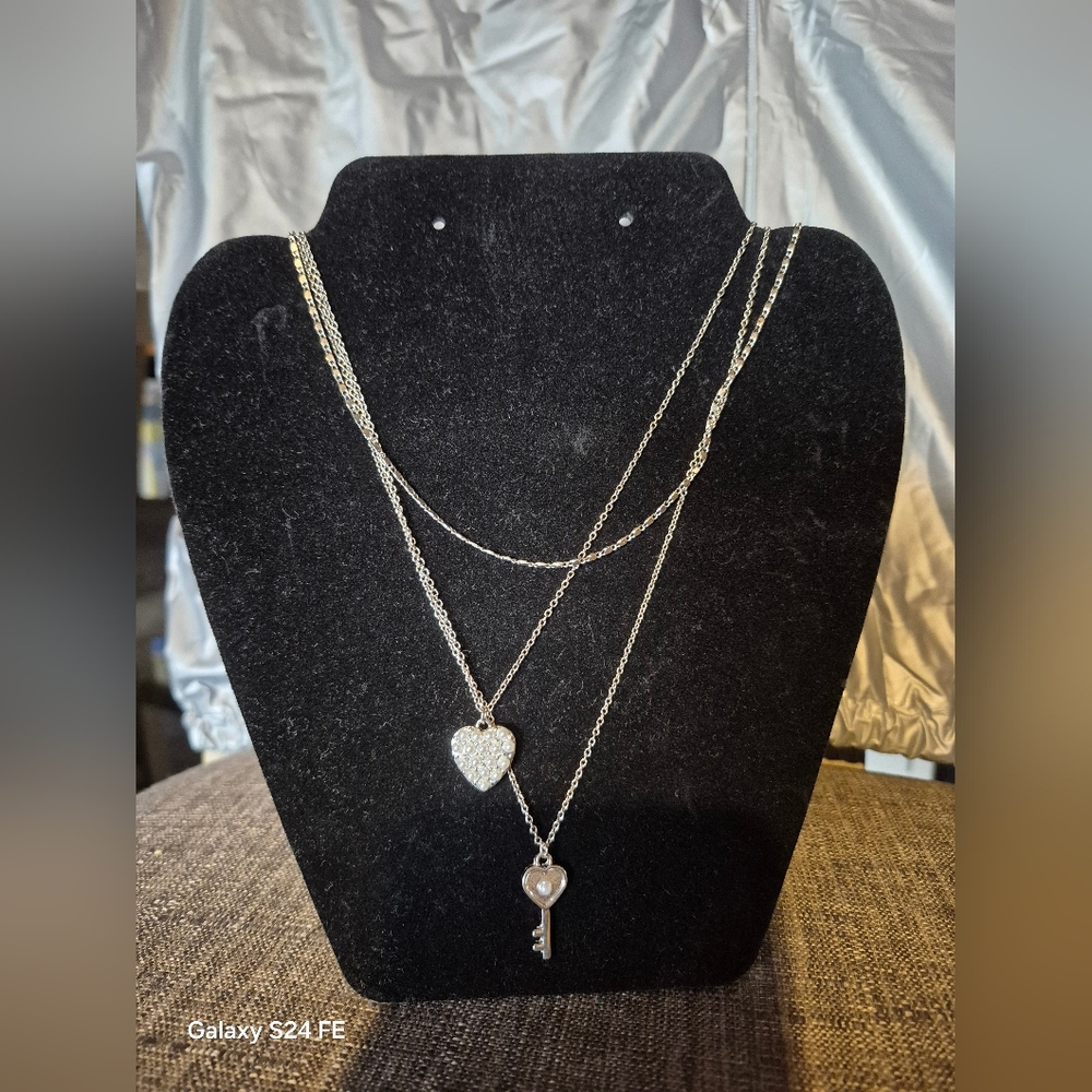 Beautiful 3 layer Silver Heart/Key Pendant Necklace